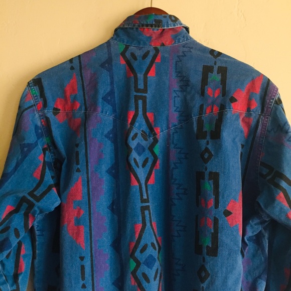 Vintage Patterned Wrangler button down - Picture 8 of 8